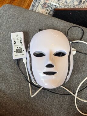 LED Facial Mask with Remote Control - White